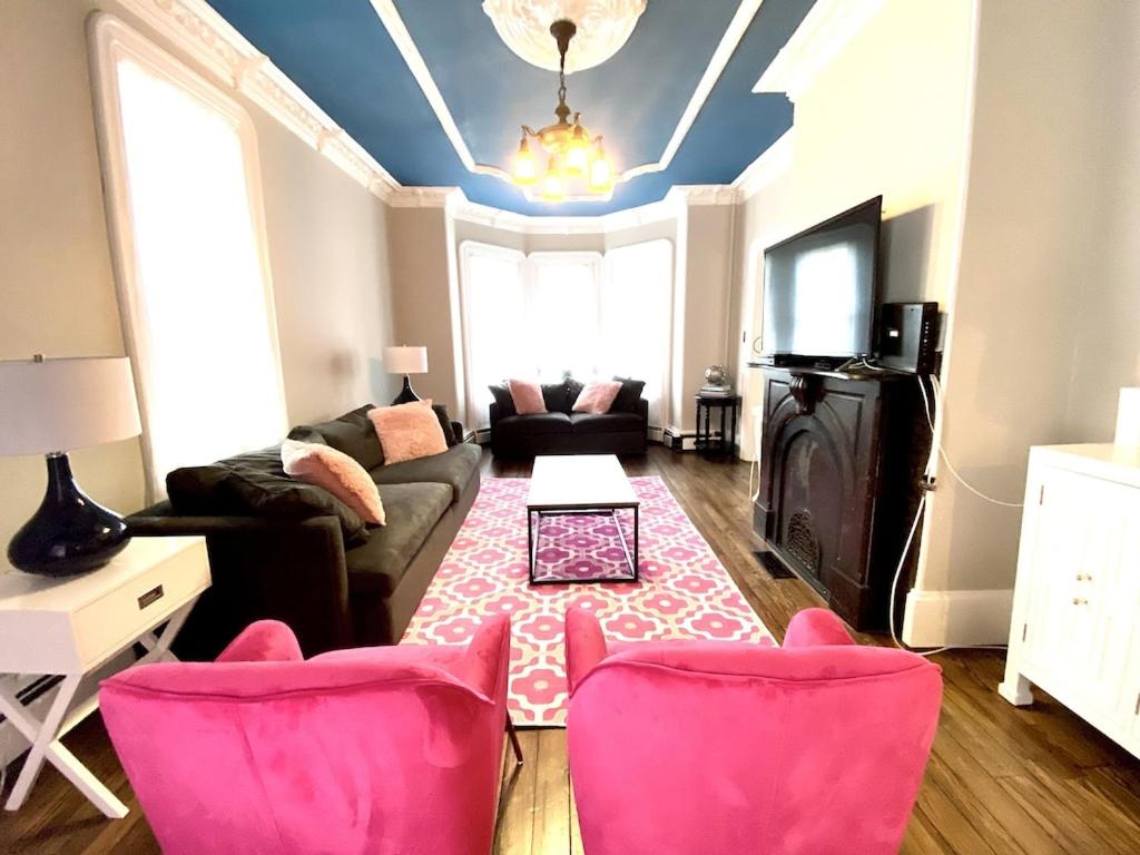 Victorian Manor with heated Saltwater Pool on Jackson Street 300ft To Beach Sleeps 18 - Housity