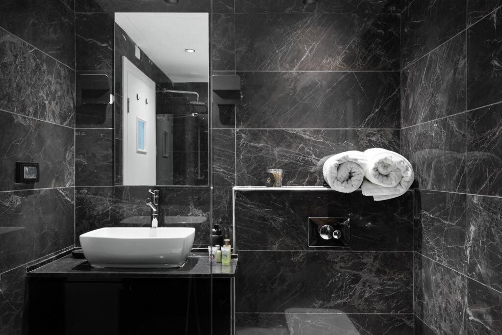 Suitetrails - 2 Bedrooms Prime Location in Yafo Fully Equipped NEW APARTMENT in Jaffa