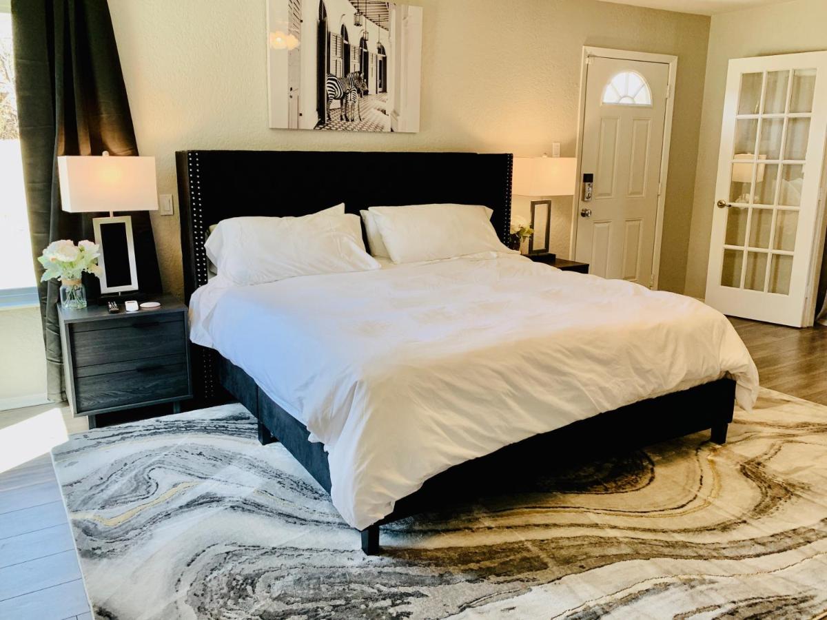 Casita at Maywood - Modern Spaces - Housity