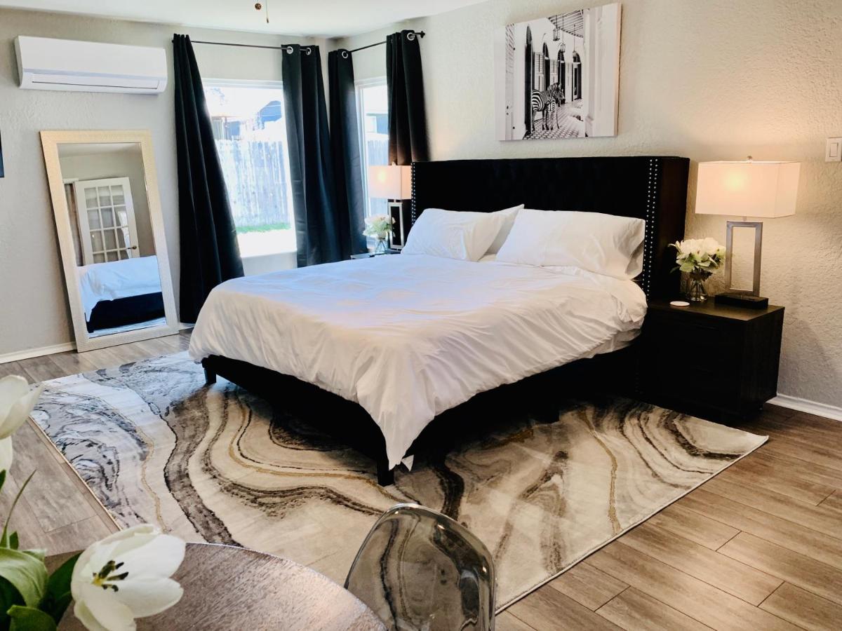 Casita at Maywood - Modern Spaces - Housity