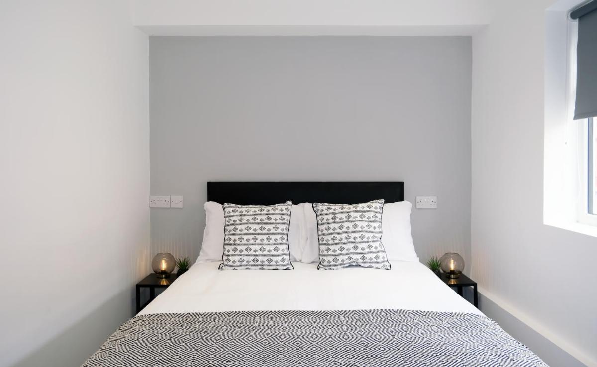The Kop End Hotel by Serviced Living Liverpool - Housity