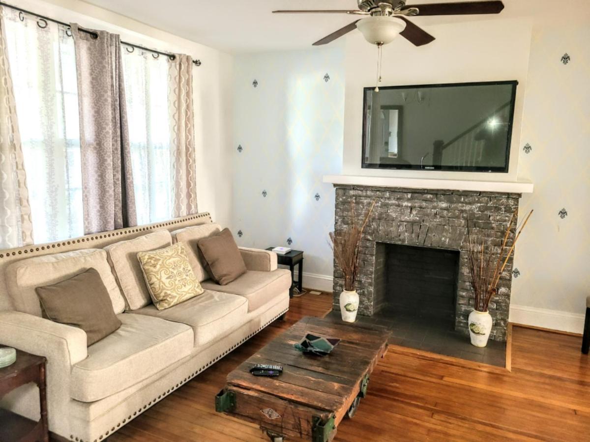 Colorful & Cozy 3-Bedroom Home in RVA - Housity