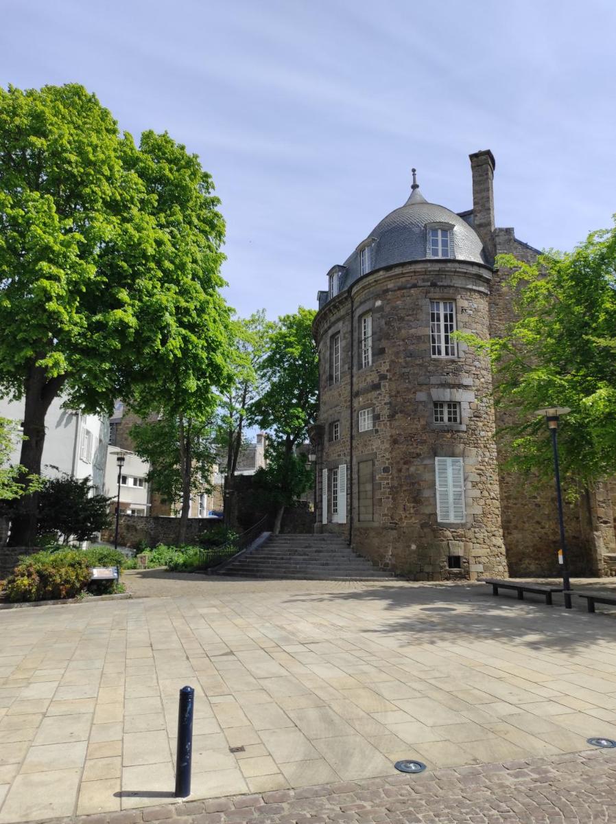 Aux Trois Palmiers - Housity