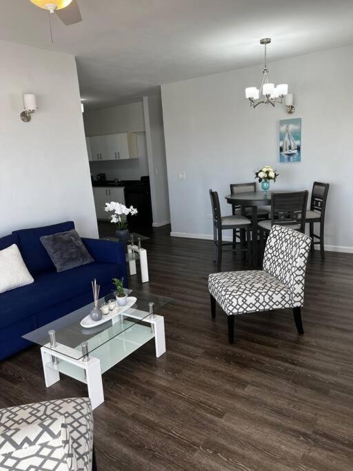 Spacious 1 Bedroom Apartment, With pull out Couch - Housity