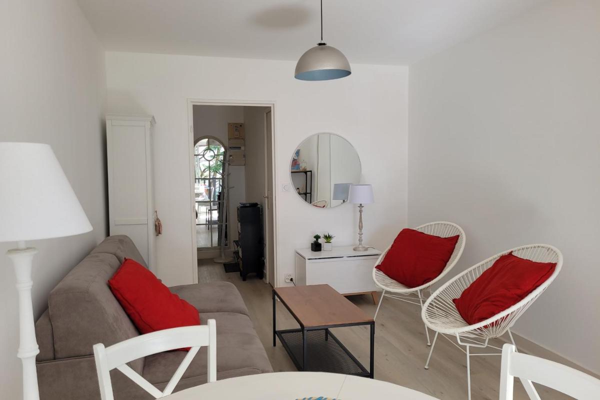 38 M Near The Sea With Wifi Balcony And View - Housity