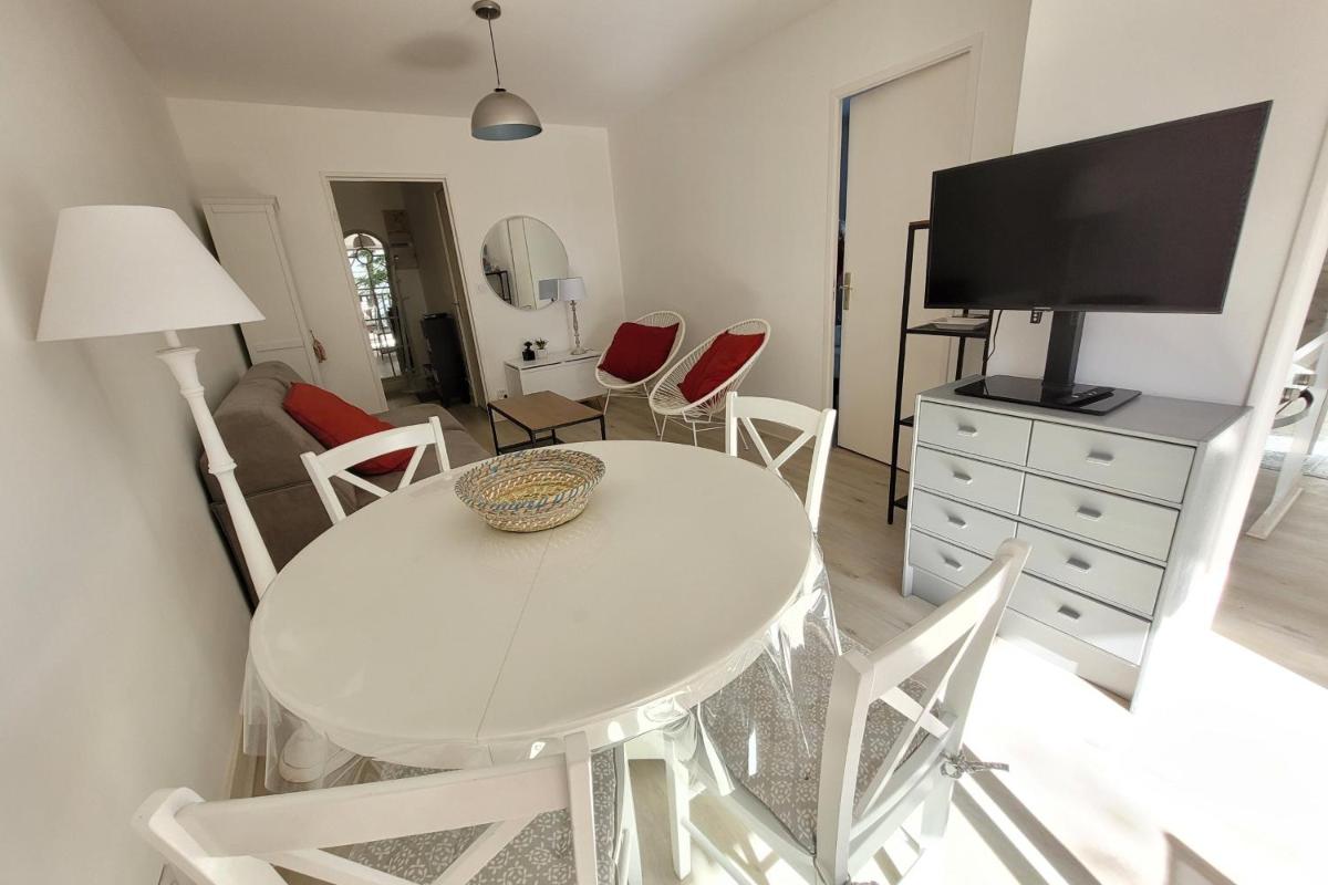 38 M Near The Sea With Wifi Balcony And View - Housity