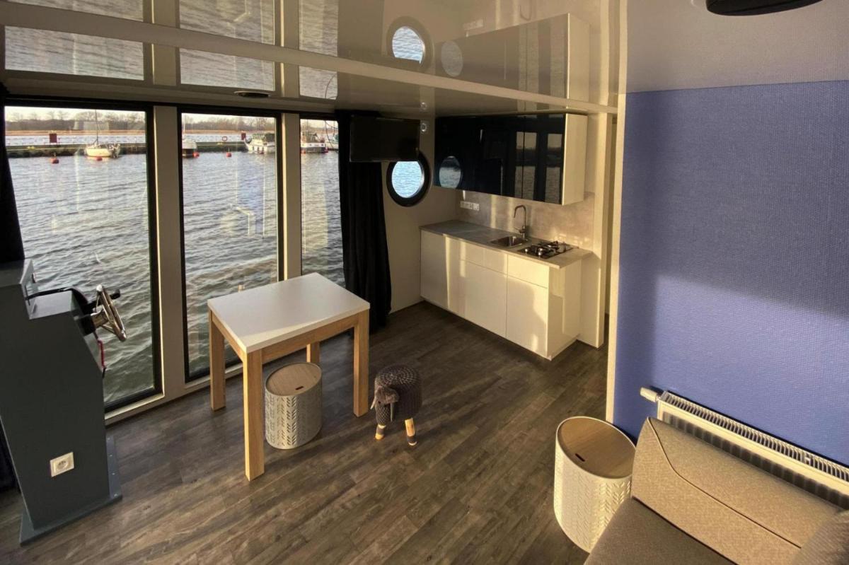 Houseboat in Kamien Pomorski with a terrace - Housity