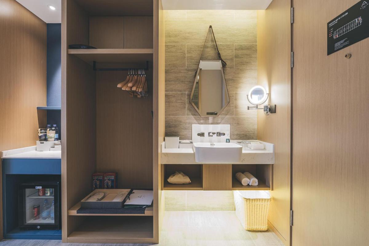 Atour Hotel Shaoxing Shangyu E-Travel Town - Housity