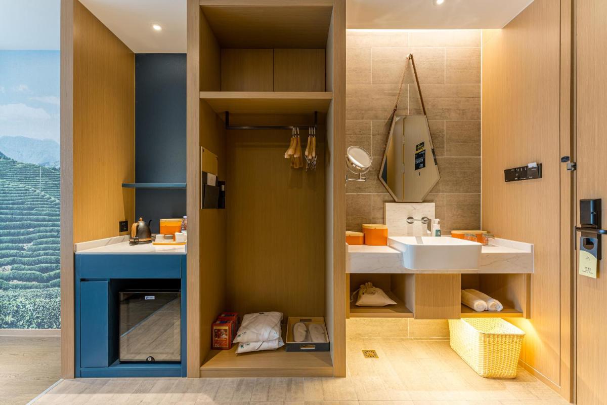 Atour Hotel Yiwu International Trade Transportation Center - Housity
