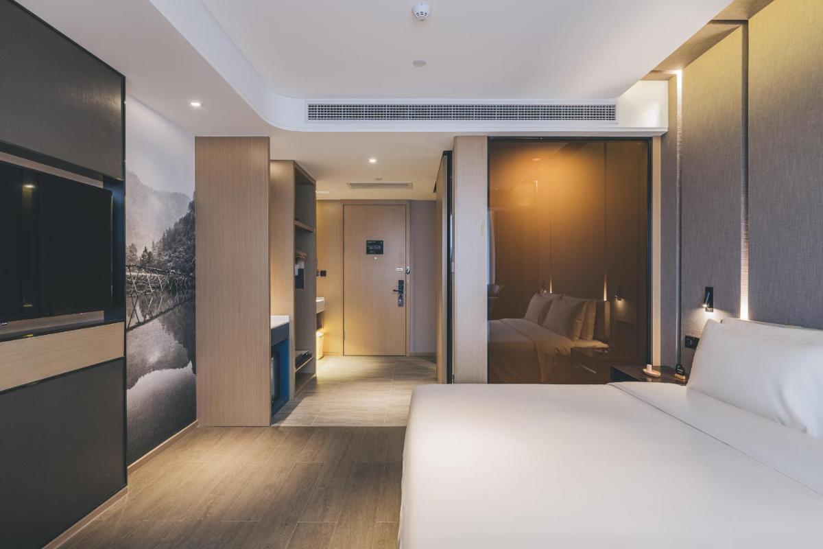 Atour Hotel Shaoxing Shangyu E-Travel Town - Housity