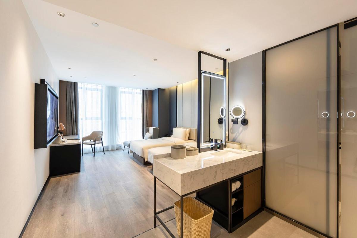 Atour Hotel Zhengzhou East Station Longzi Lake - Housity