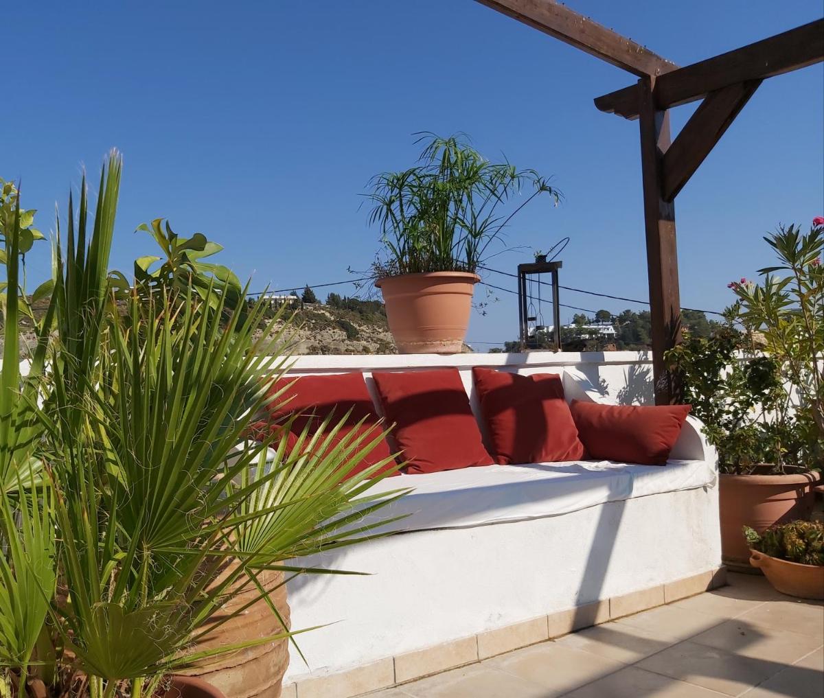 RHODES ART HOUSE - Housity