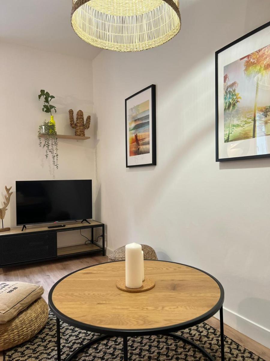 Bright T2 Of 34 M Renovated In The Downtown - Housity