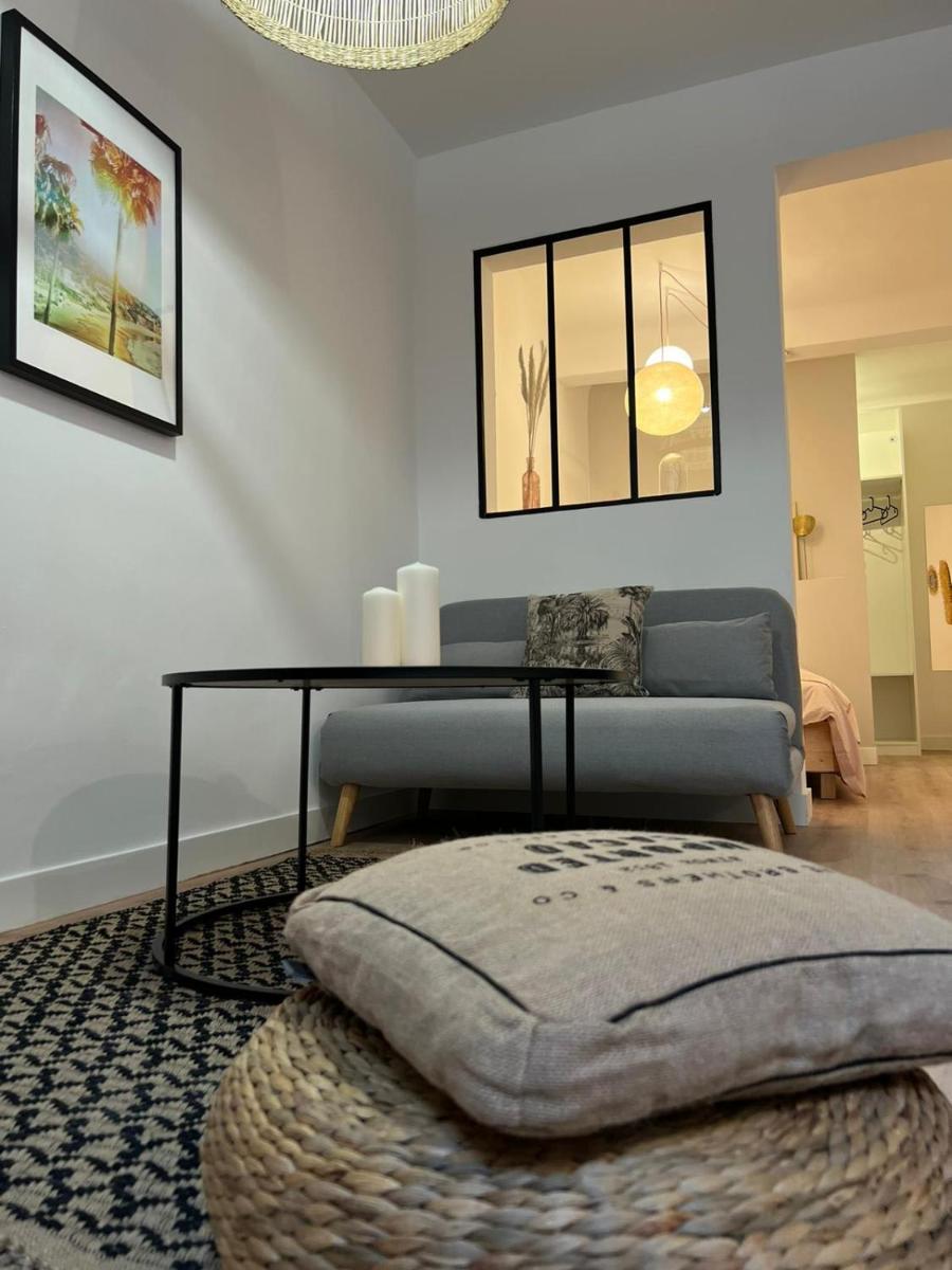 Bright T2 Of 34 M Renovated In The Downtown - Housity