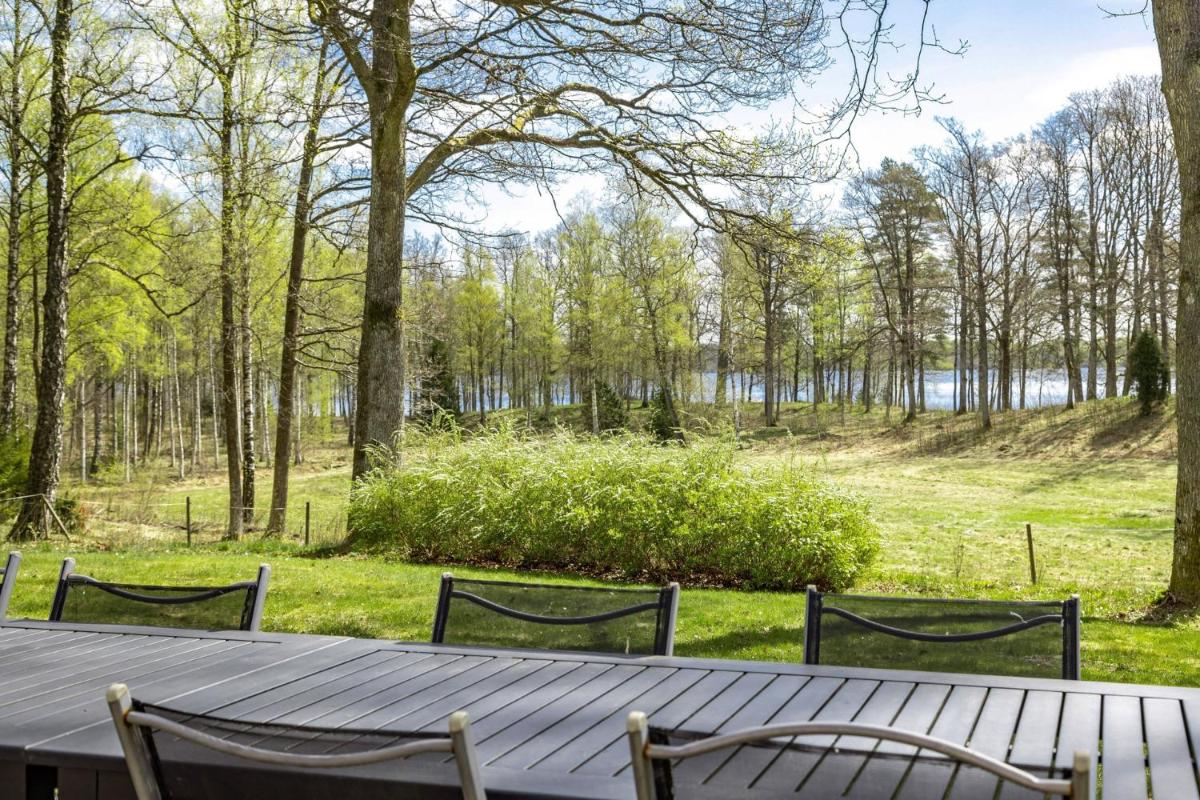 Holiday house with lake view of Bolmen - Housity