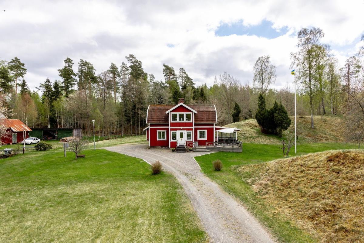 Suitetrails - Holiday house with fantastic location and 300 m to its own lake shore