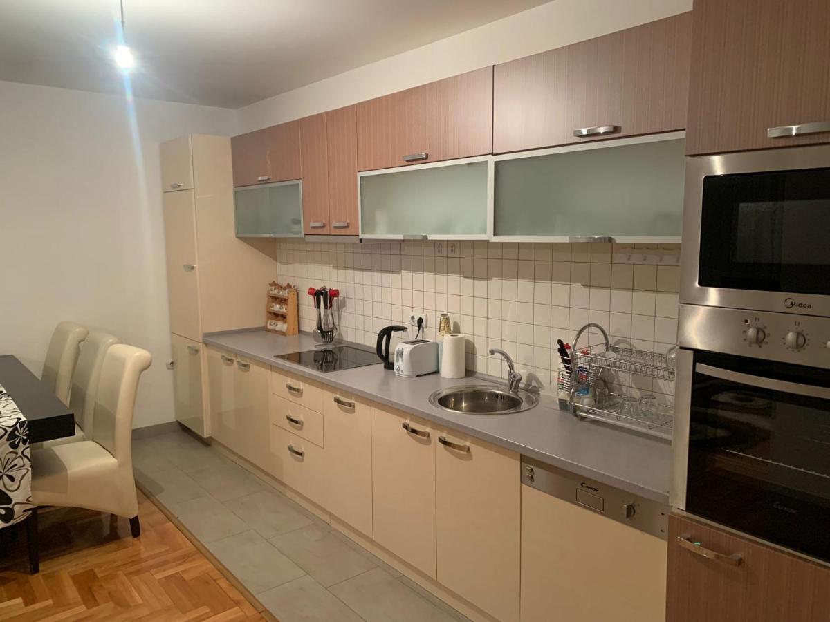 Big spacious apartment in Pej center with WI-FI - Housity