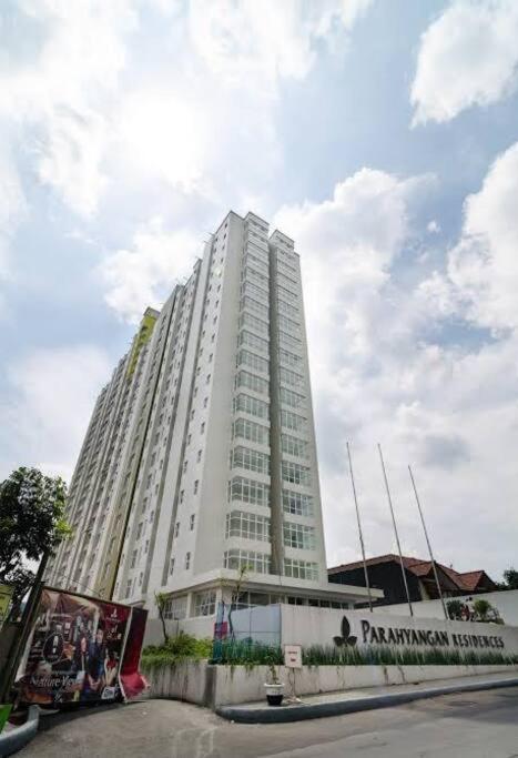 Suitetrails - 1-BR Ciumbeleuit Apartment