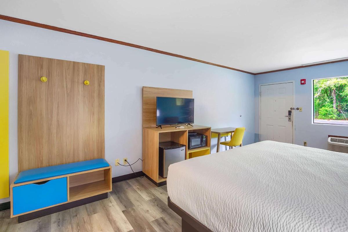 Days Inn by Wyndham Foley - North Gulf Shores - Housity