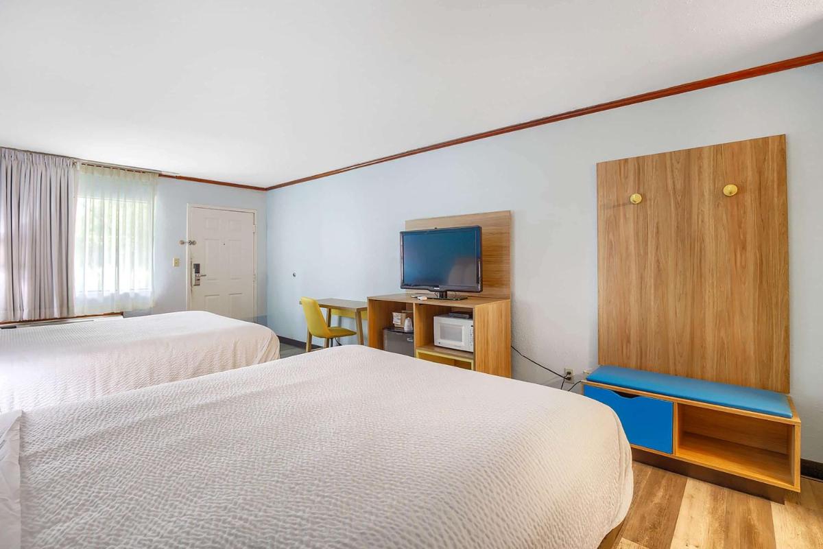 Days Inn by Wyndham Foley - North Gulf Shores - Housity