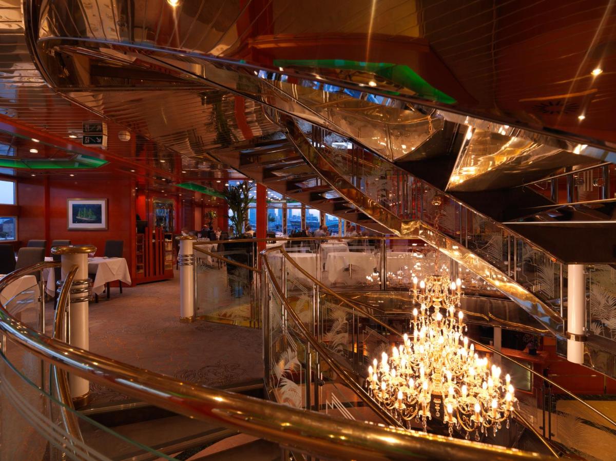Sunborn London Yacht Hotel - Housity
