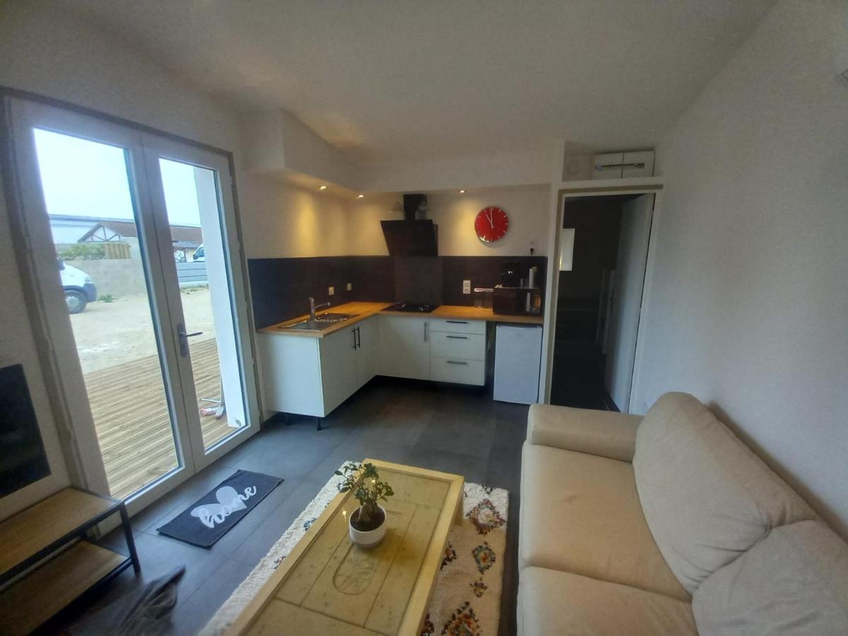 Une petite maison et sa prairie - Housity