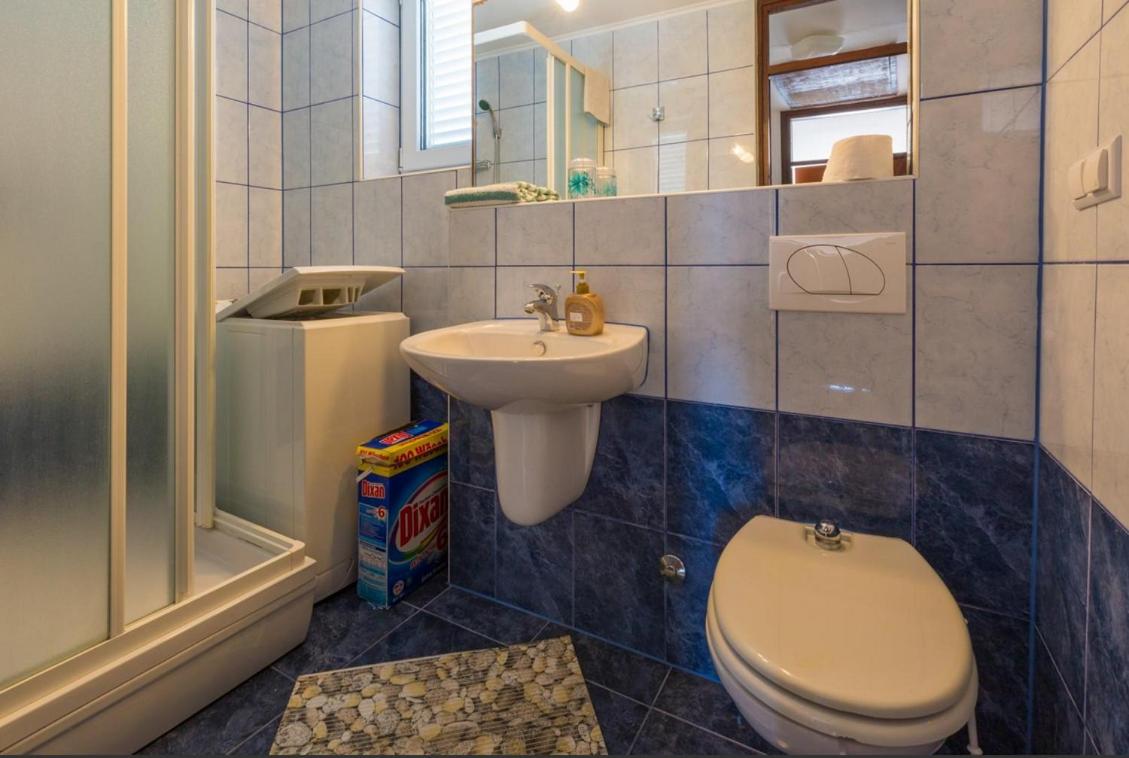 Holiday house Klenovica for 2 - 7 persons with 3 bedrooms - Housity