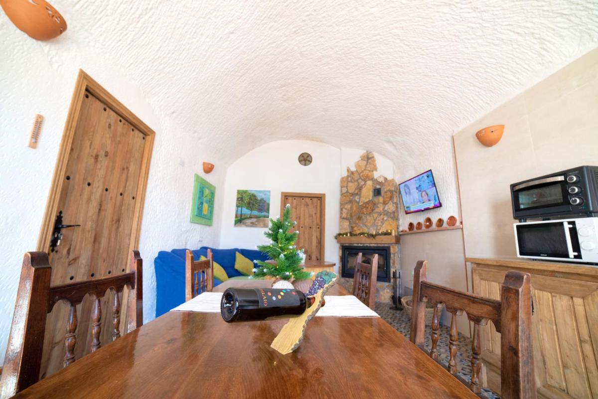 Suitetrails - 2 bedrooms house with city view and enclosed garden at Purullena