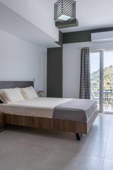 Christos Seaview Studios - Housity