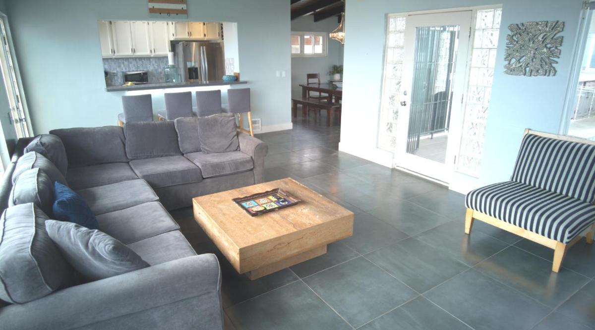 Rosarito Beach House Sleeps 14 & Steps to Sandy Beach Mins to Downtown - Housity