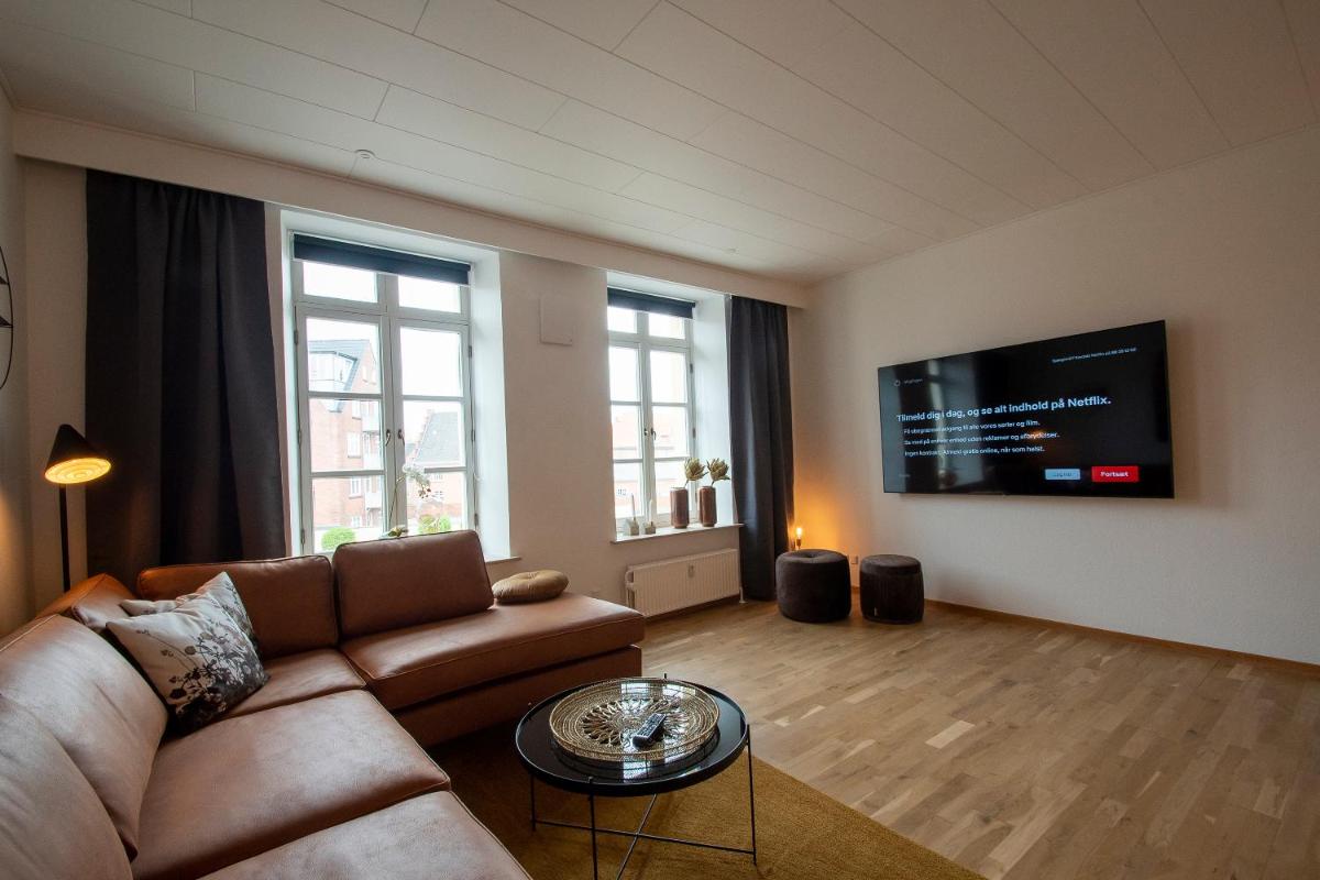 Suitetrails - Stylish two floor Deluxe Apartment - 2 bedroom