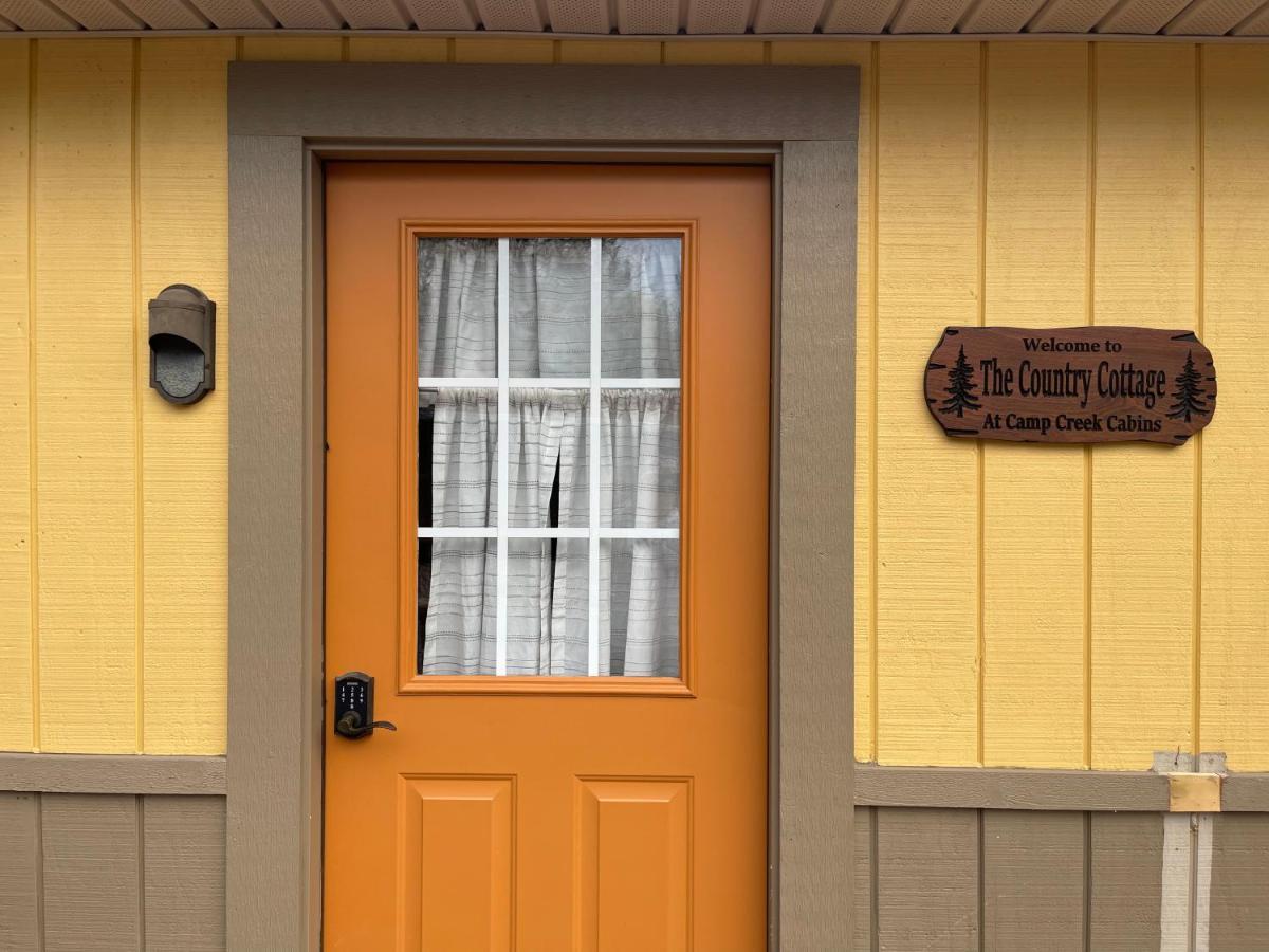 Country Cottage at Camp Creek Cabins - Housity