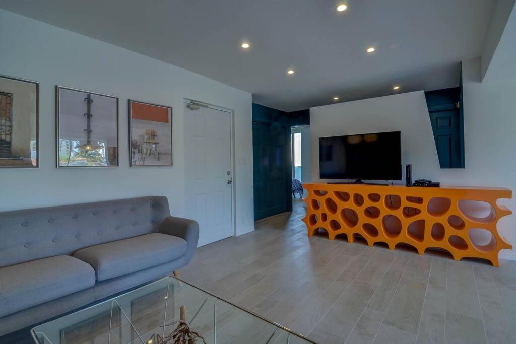 Suitetrails - Oceanside Italian Luxury 2 BR Apt with free parking