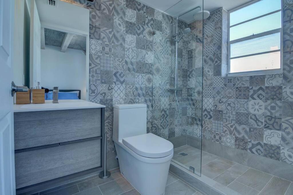 Oceanside Italian Luxury 2 BR Apt with free parking - Housity