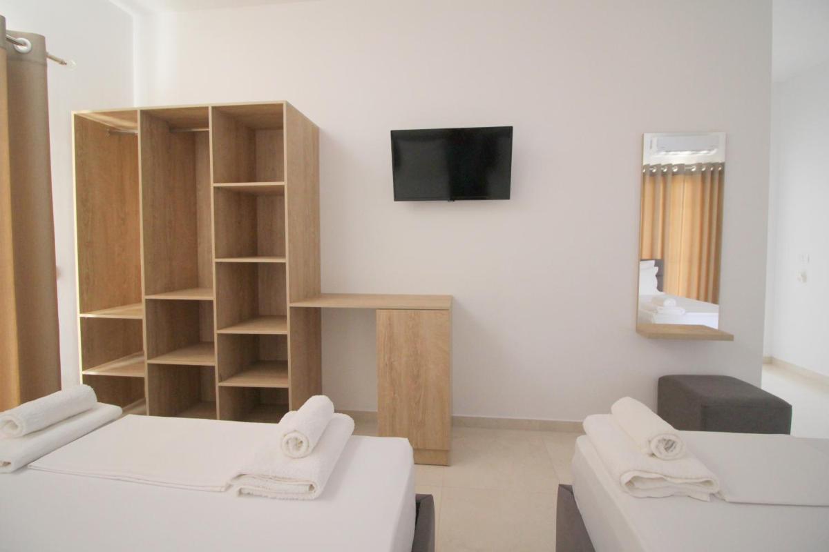 J&B Hotel - Hizvo