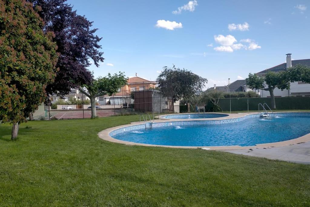 Suitetrails - Chalet adosado con jardín