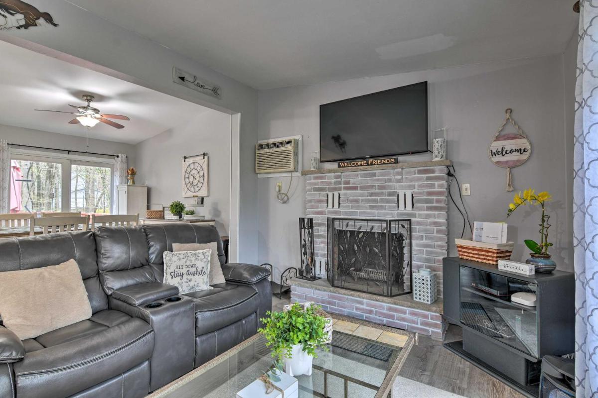 Scenic Home with Pool Access 3 Mi to Bushkill Falls - Housity