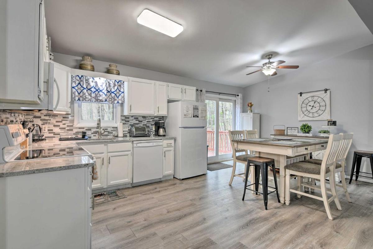 Scenic Home with Pool Access 3 Mi to Bushkill Falls - Housity