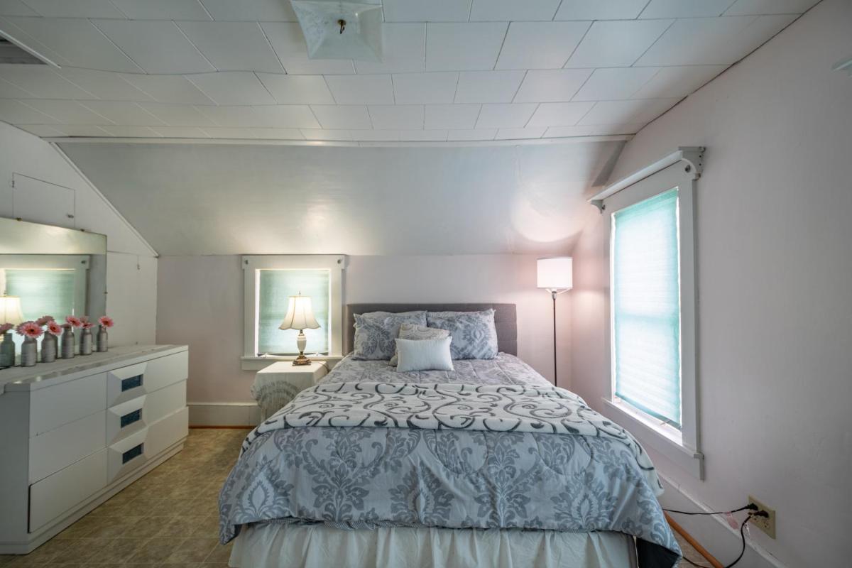 Weaver Ridge Manor - Housity