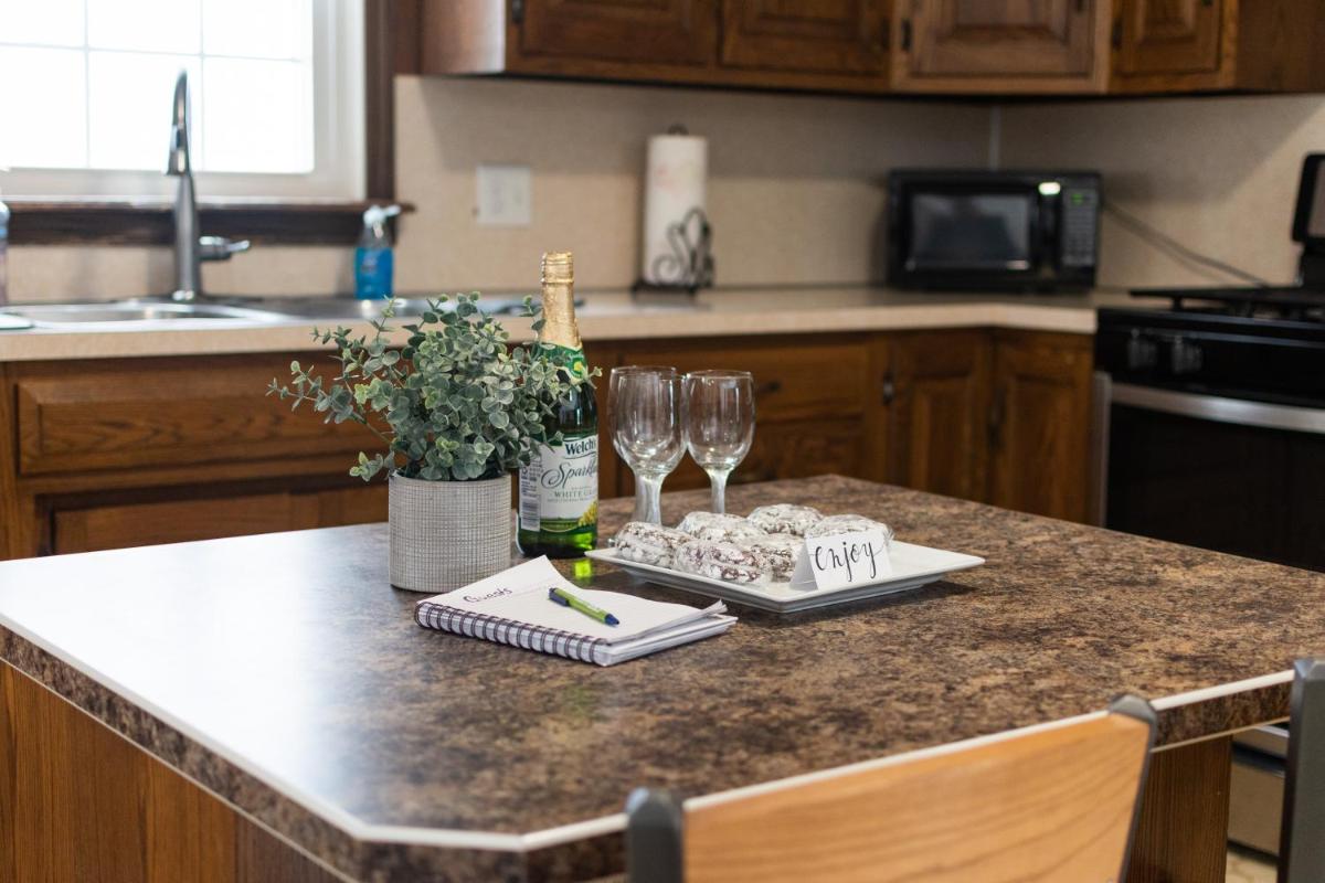 Weaver Ridge Manor - Housity
