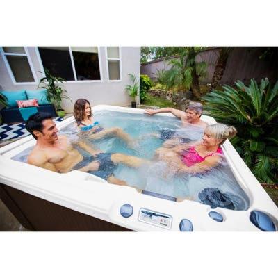 New 2Bedroom 2Bath House with Private Backyard & Jacuzzi - Housity