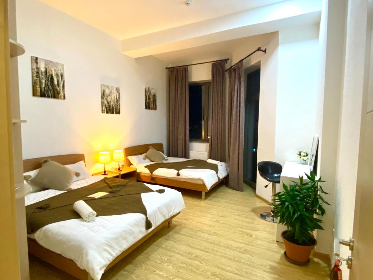 Gobi-Girl - Housity