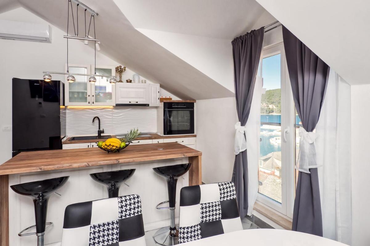 Suitetrails - Luxury apartment Beyla in Pučišća, island Brač