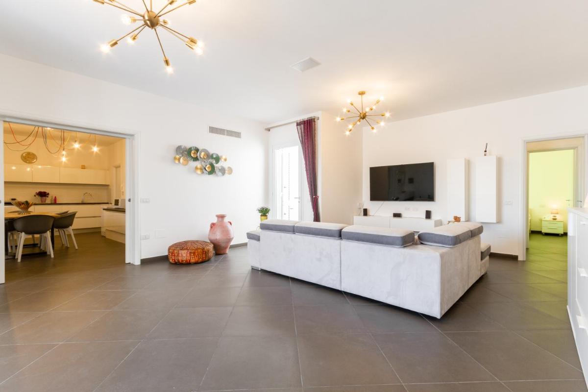 Salento Seaside Villa with pool - Housity