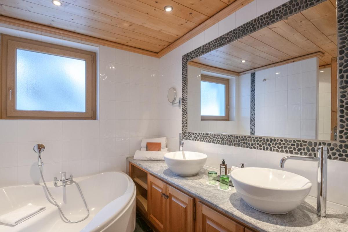 Salle de bains dans l'établissement Chalet-Hôtel Hermitage