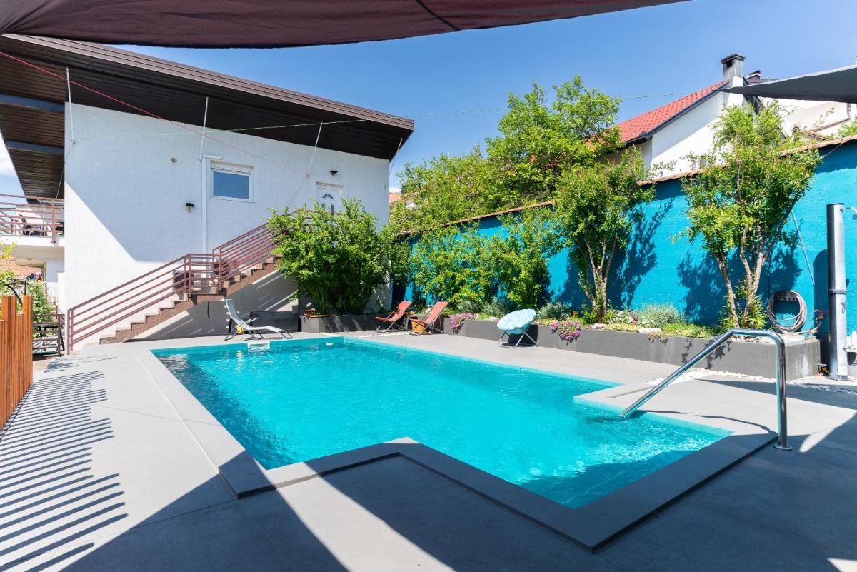 Suitetrails - Pure Sky Apartments - with pool