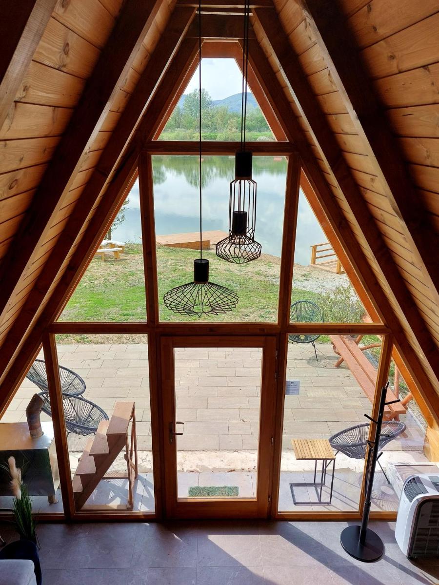Edelin Lake House - Housity