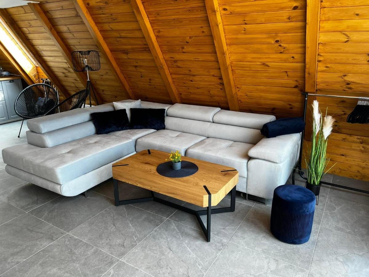 Edelin Lake House - Housity