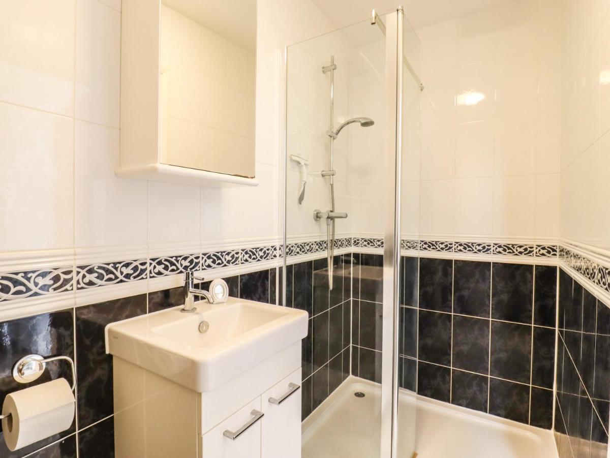 493 Little Wakering Road - Housity