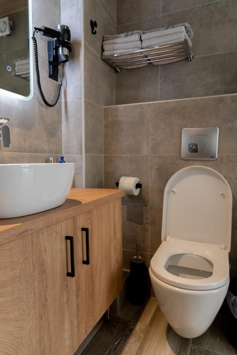 BLACKHAUS YOUNG MINI - Housity